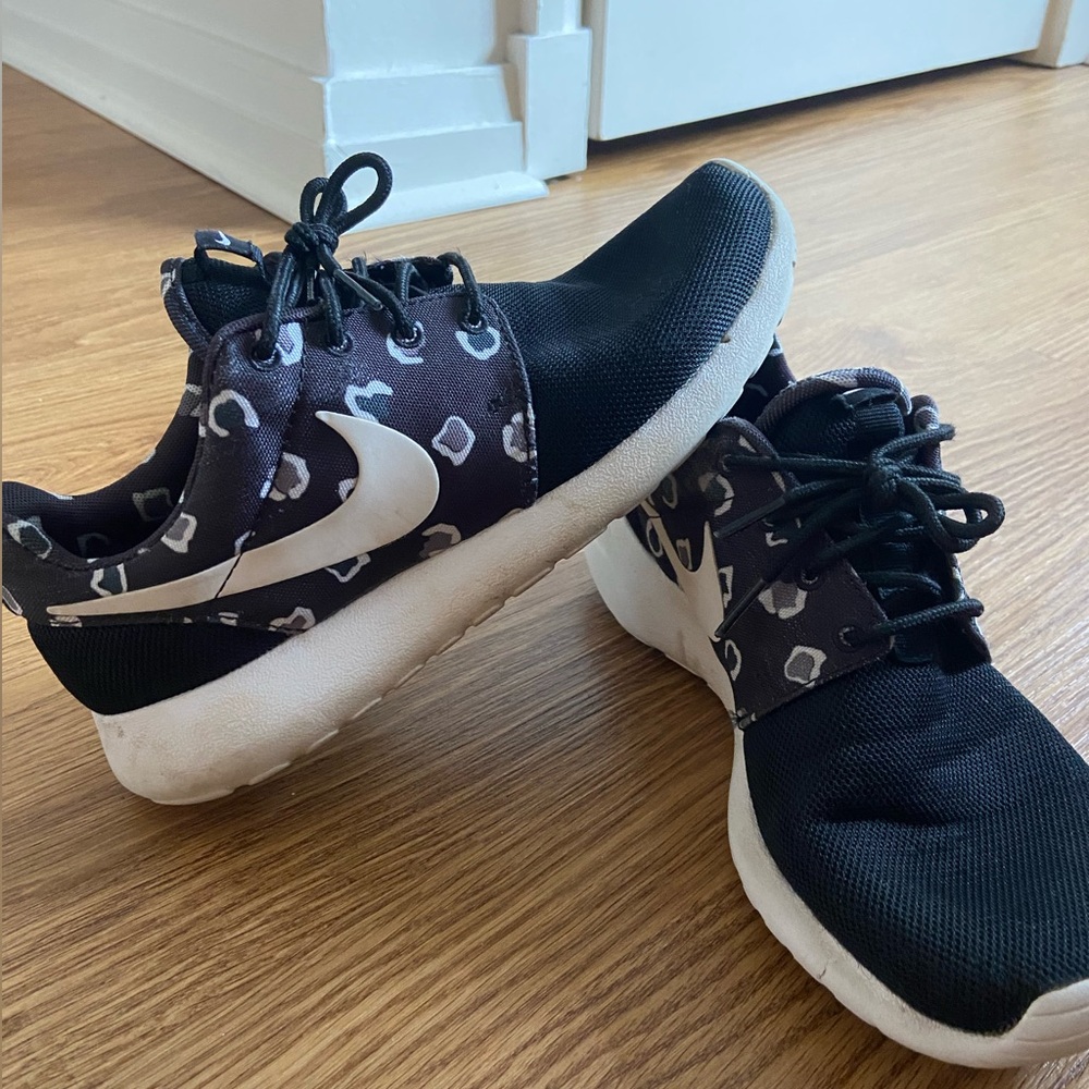 Nike Roshe Sneakers